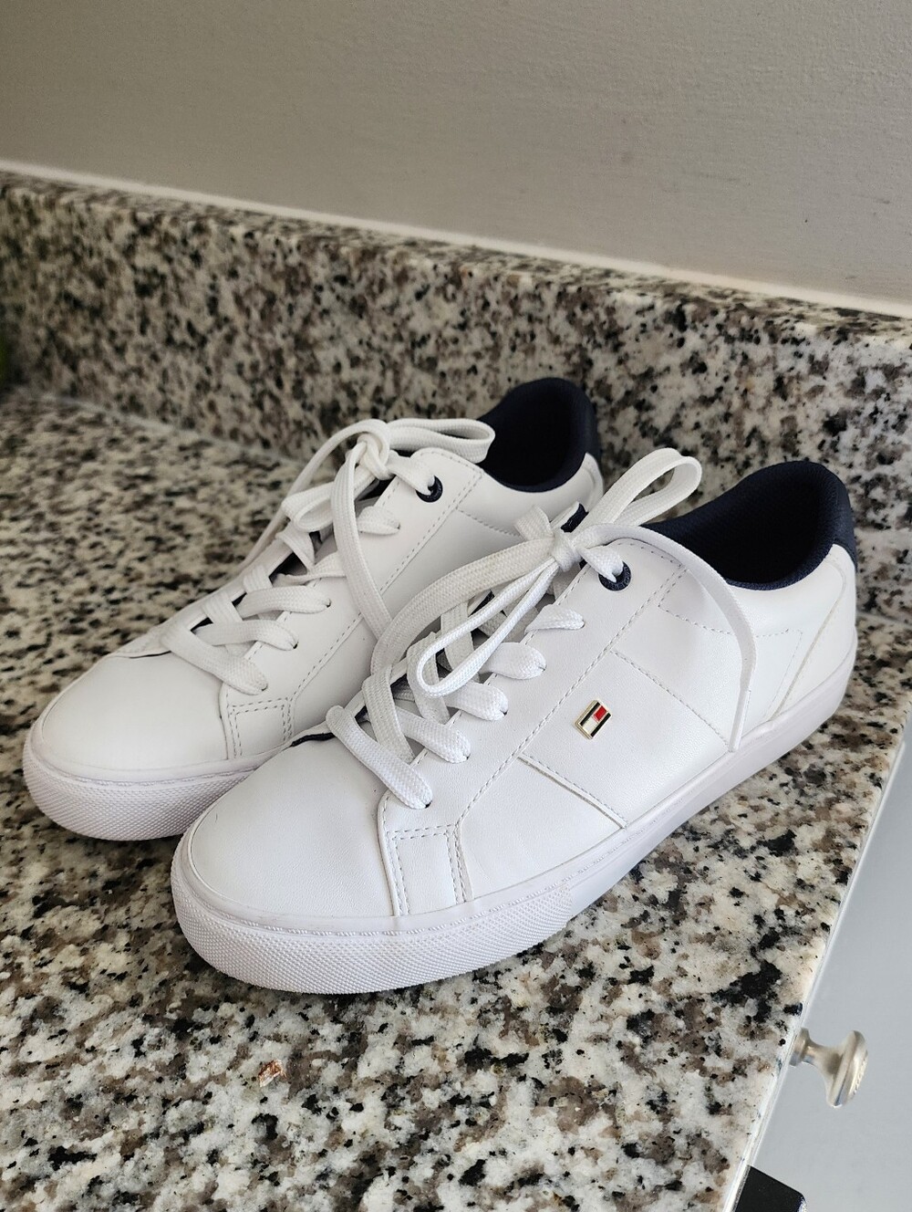 Tommy Hilfiger White Low Top Sneakers Women’s Size 8M